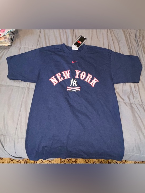 Nike Other - Nike New York Yankees MLB T-Shirt Navy Medium NWT Logo Graphic Tee
